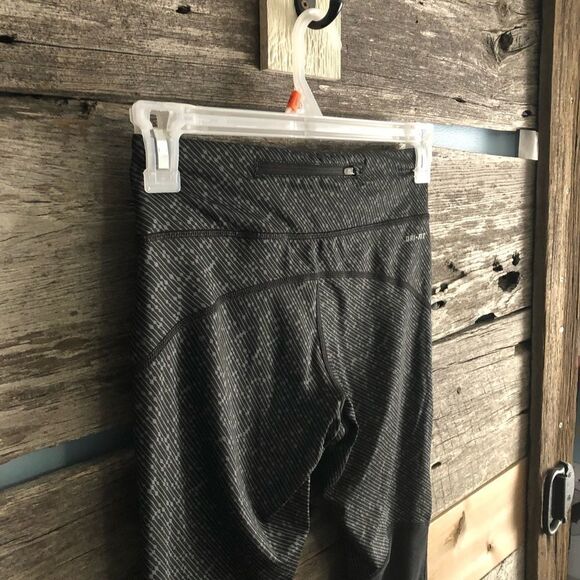 NIKE Size Small Grey Dri-Fit Activewear Cropped Legging - Picture 5 of 6